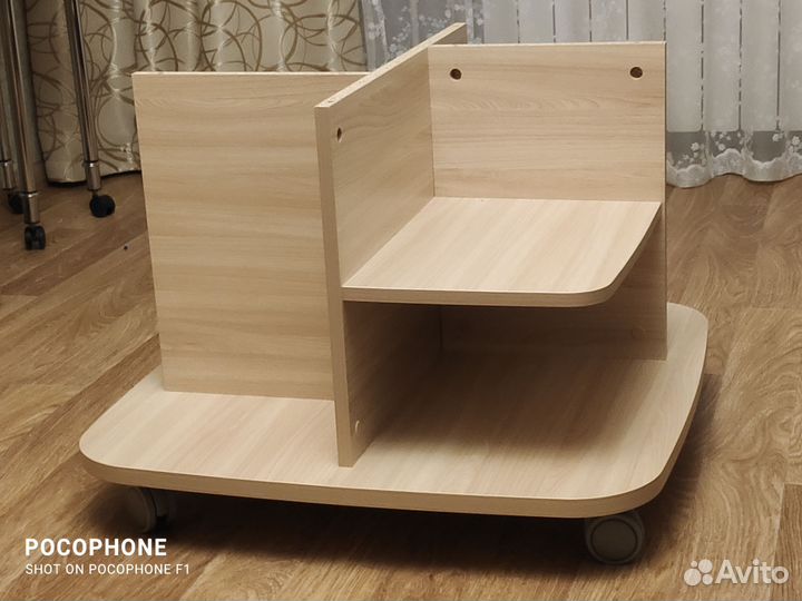 Журнальный столик на колесах новый