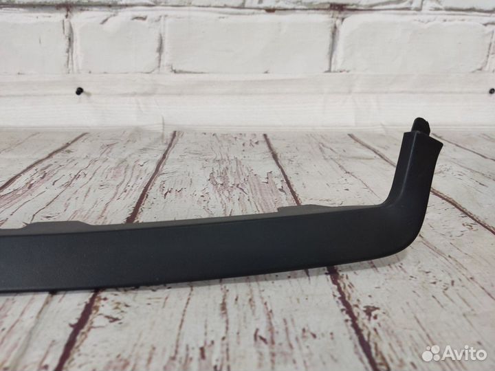 Новая Накладка фары правой (ресничка) Sandero 2