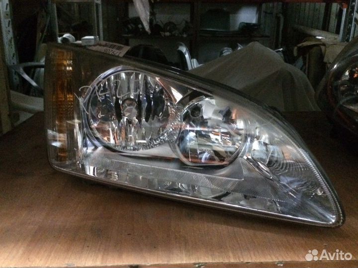 Фара передняя правая Ford Focus 2 до рестайлинг