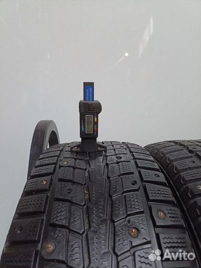 Dunlop SP Winter Ice 01 215/65 R16