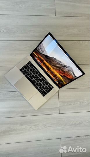 Macbook Pro 15 i7/16/256/Radeon555 Как Новый