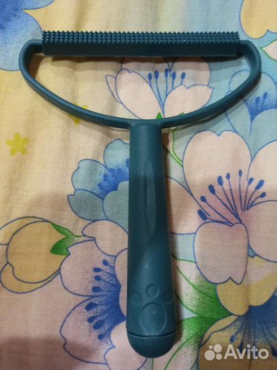 Приспособление очистки ворсистых поверхностей