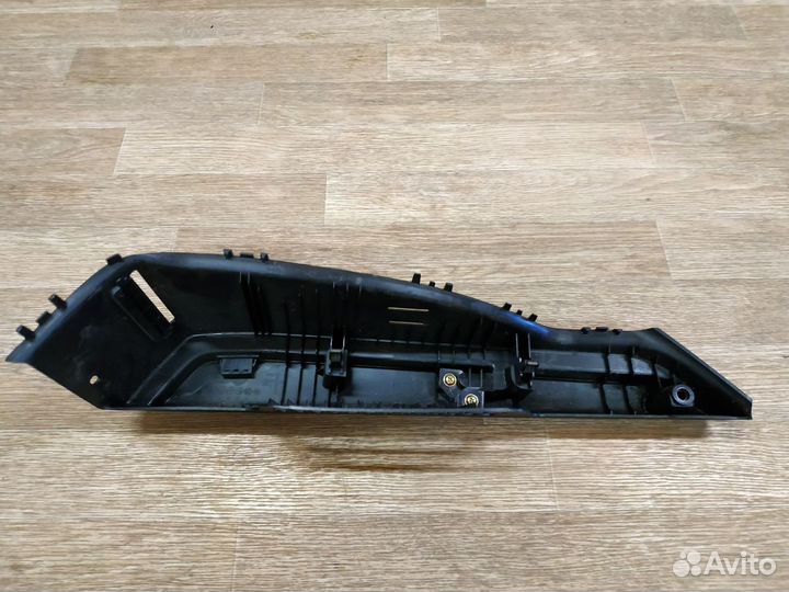 Держатель полки багажника левый Mazda 3 BK