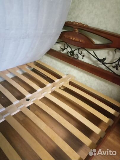 Кровать двухспальная с матрасом