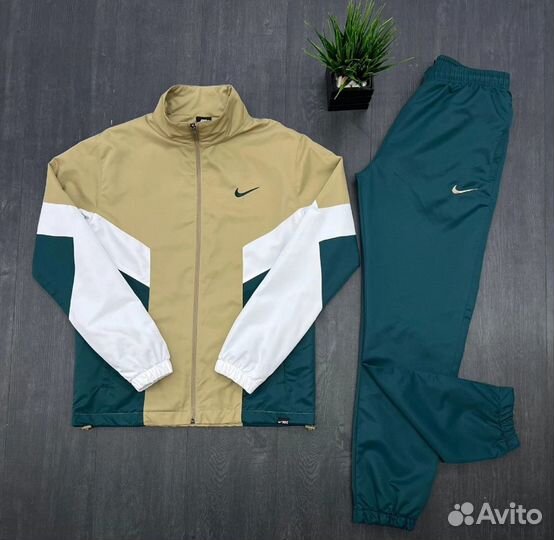 Спортивный костюм Nike в стиле 90-ых