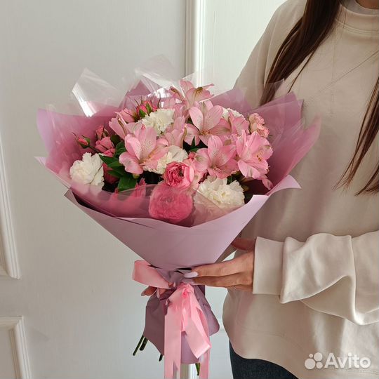 Букеты Цветы из роз, диантусов, альстромерий