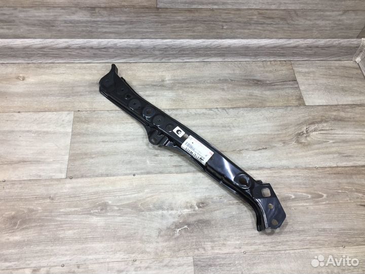 Верхняя часть телевизора правая RAV4 (00-06) рав4