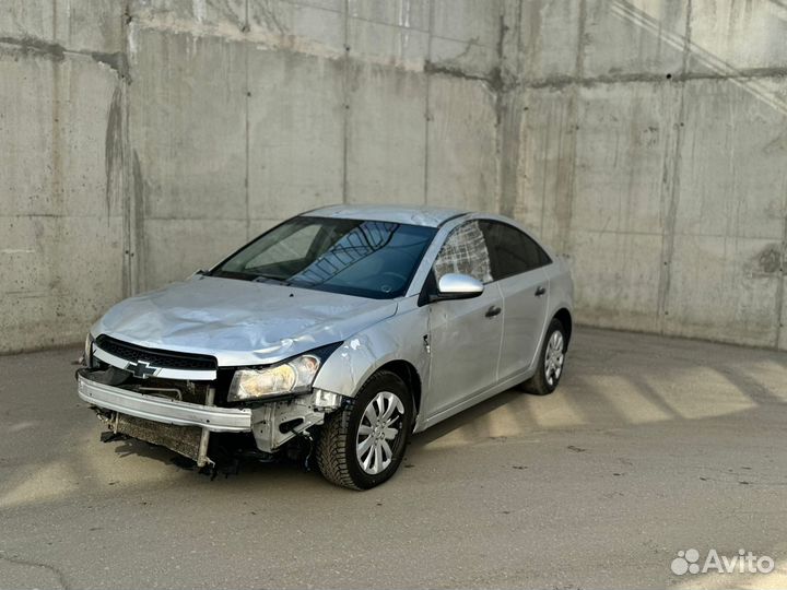 Chevrolet Cruze 1.6 МТ, 2011, битый, 215 000 км