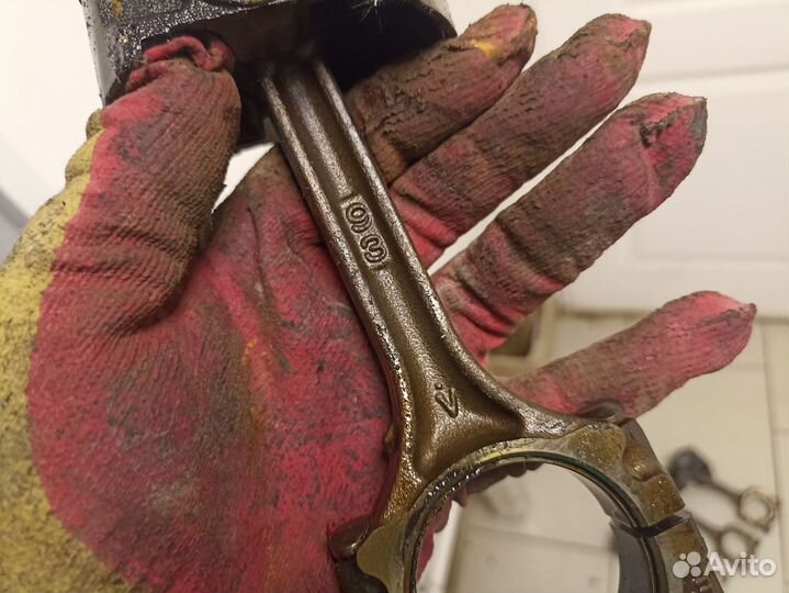 Поршни с шатунами 1.8 4G93 комплект