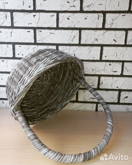 Корзина плетеная из бумажной лозы