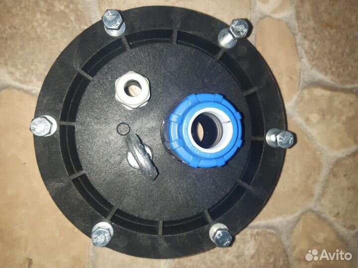 Оголовок (заглушка) для скважины