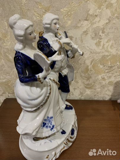 Фарфоровая статуэтка