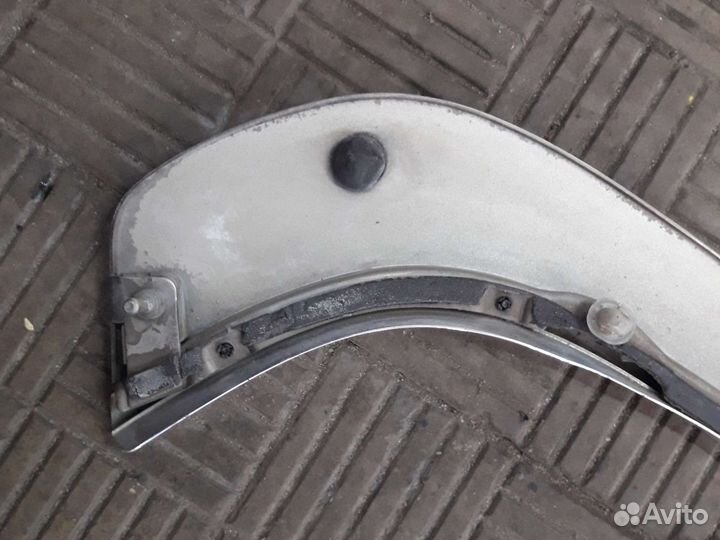 Молдинг задний левый BMW E30