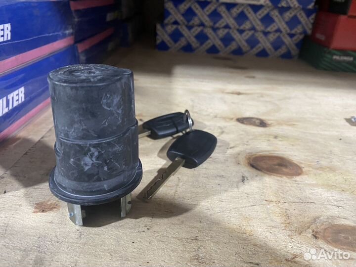 Замок, личинка капота ford transit