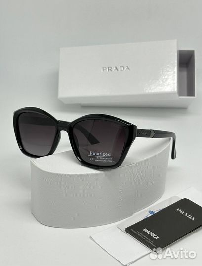 Солнцезащитные очки prada