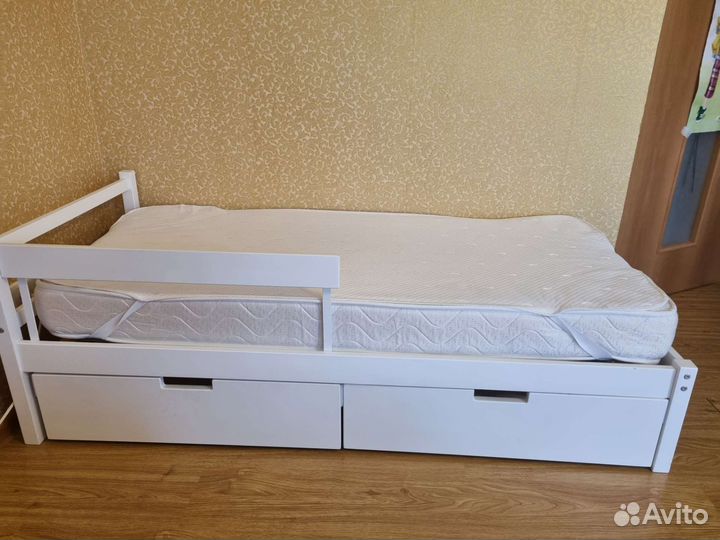 Детская кровать из массива дерева