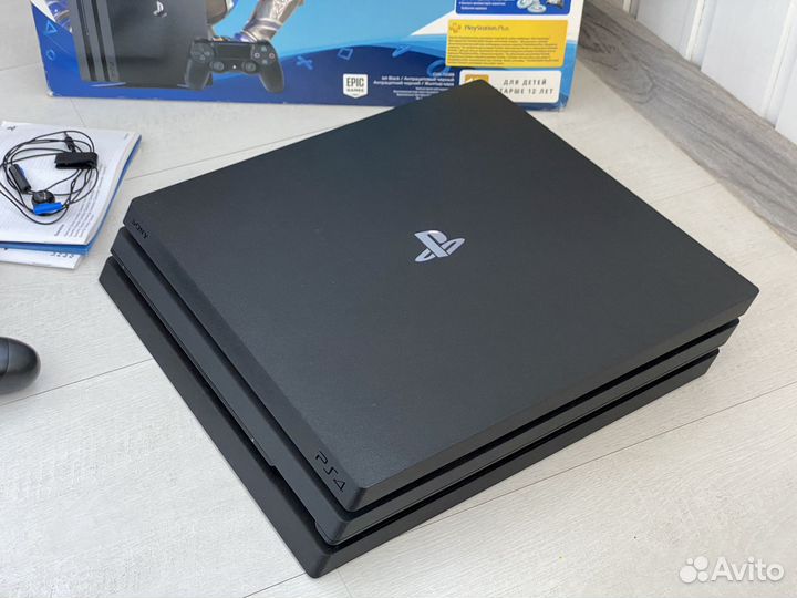 PS4 Pro третья ревизия, два джойстика