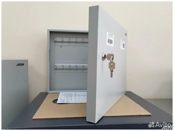 Ключница настенная металлическая