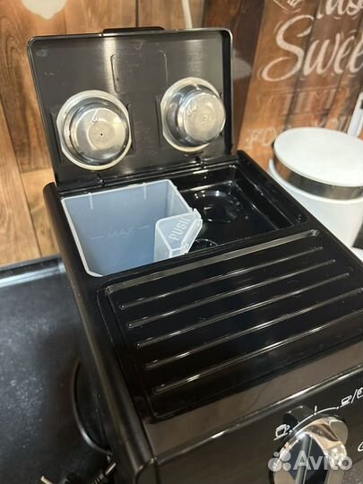 Кофеварка рожковая delonghi