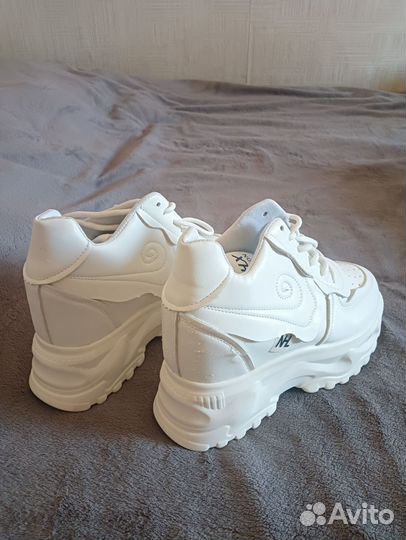 Кроссовки на платформе