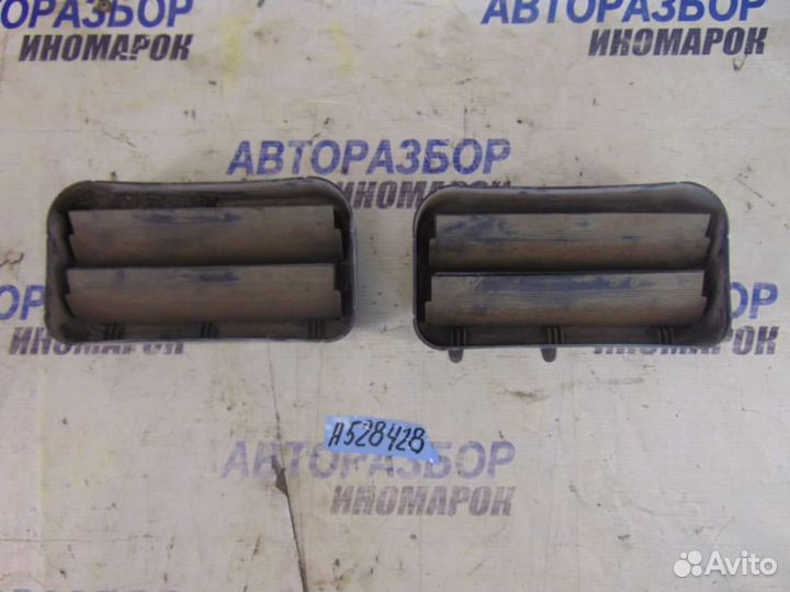 Решетка вентиляционная для Peugeot 300 308 2007