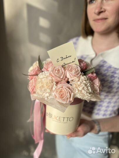 Цветы в шляпной коробке