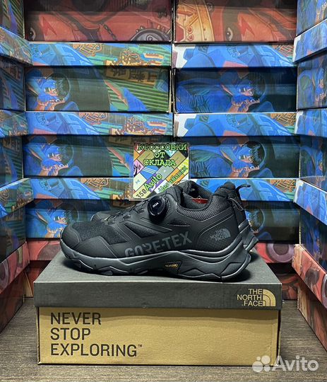 Непромокаемые кроссовки The North Face. Gore-Tex