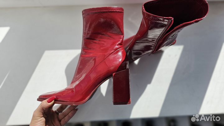 Сапоги лаковые stradivarius