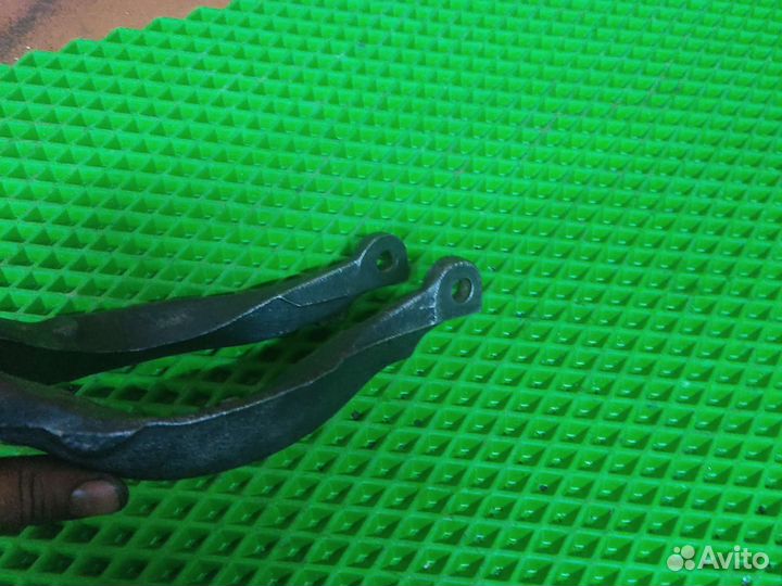 Вилка передней левой стойки mitsubishi galant 8