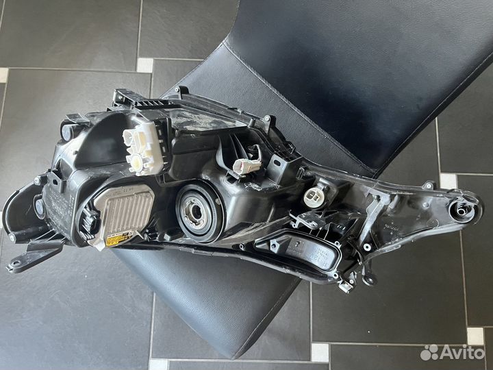 Фара передняя правая toyota rav4 40