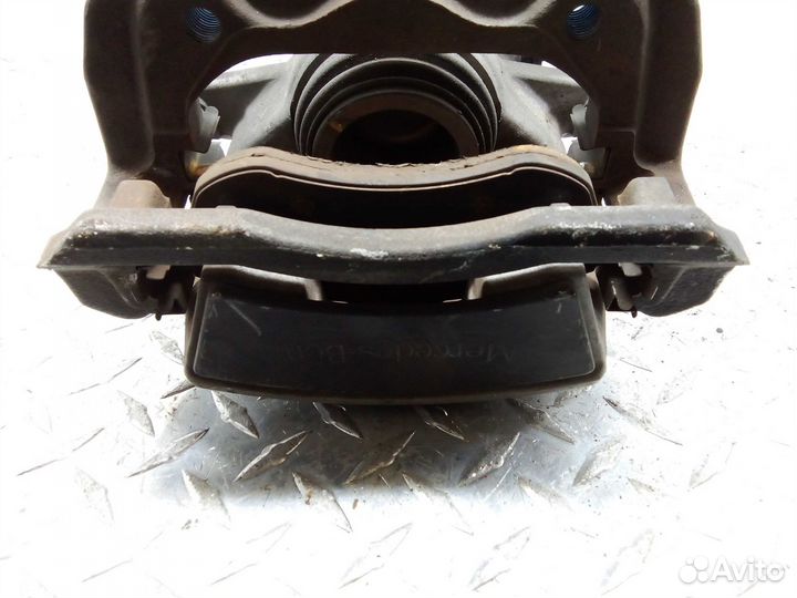 Суппорт передний левый Mercedes C-klasse W204