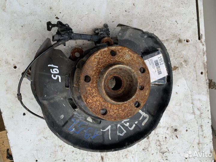 Кулак задний левый Bmw 3 F30 2014