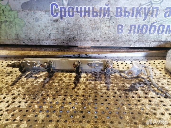 Рейка топливная (рампа) Nissan Tiida