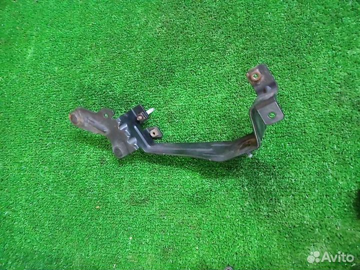 Volvo S80 XC70 кронштейн радара