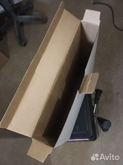 Коробка картонная 30,5х30,5х5 см