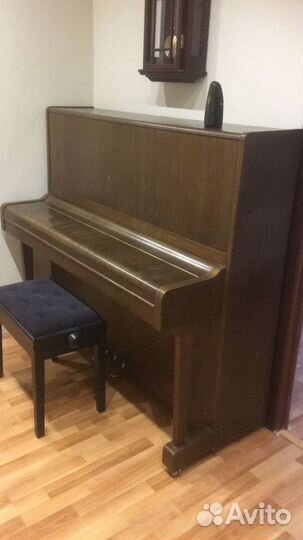 Продам пионино petrof