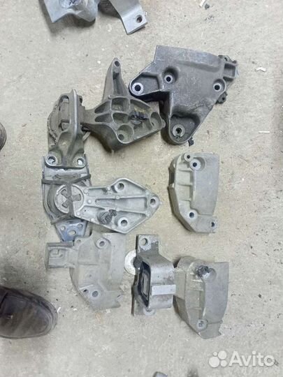Кронштейны.подушки двигателя для Рено меган.логан