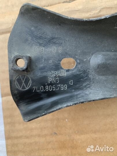 Замок капота Volkswagen Touareg 7L