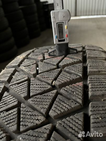 Bridgestone Blizzak DM-V2 255/50 R19 107T