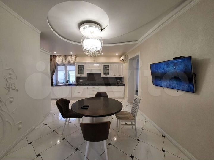 Дом 389,5 м² на участке 12 сот.