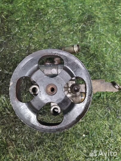 Toyota RAV 4 Насос гидроусилителя