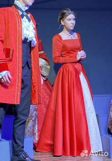 Средневековое платье (театральный костюм)