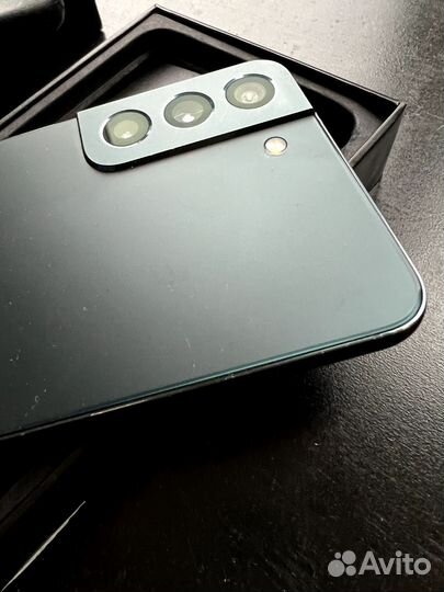 Samsung Galaxy S22, 8/256 ГБ