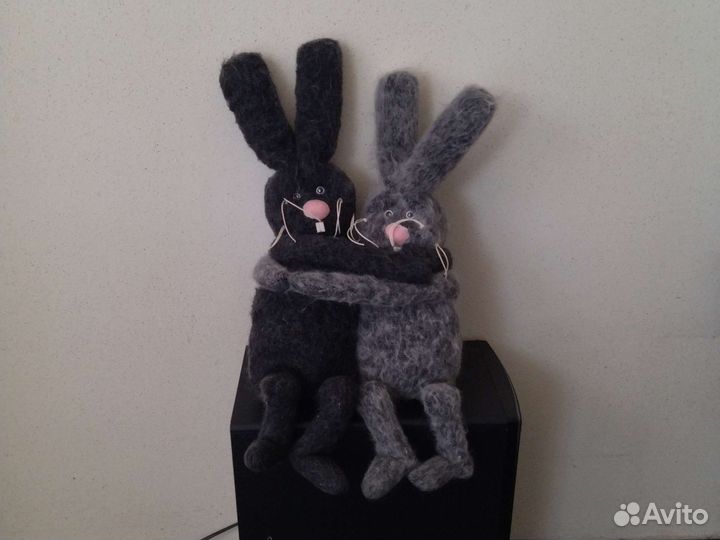 Валяная игрушка зайки