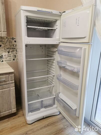 Холодильник Indesit