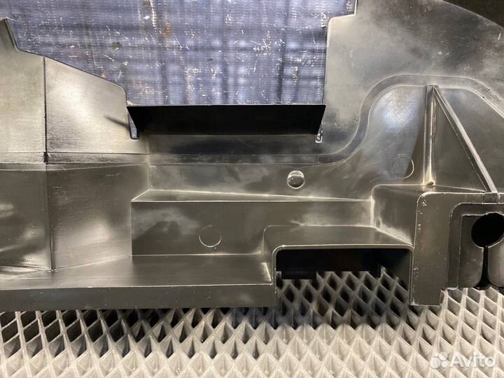 Воздуховод радиатора левый Audi Allroad C5 BES