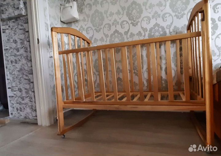 Детская кроватка