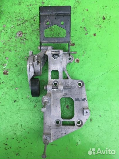 Кронштейн генератора Фольксваген Гольф 6