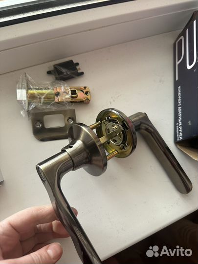 Дверная ручка, новая