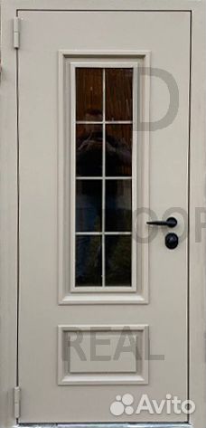 Входная дерь с окном с терморазрывом для улицы